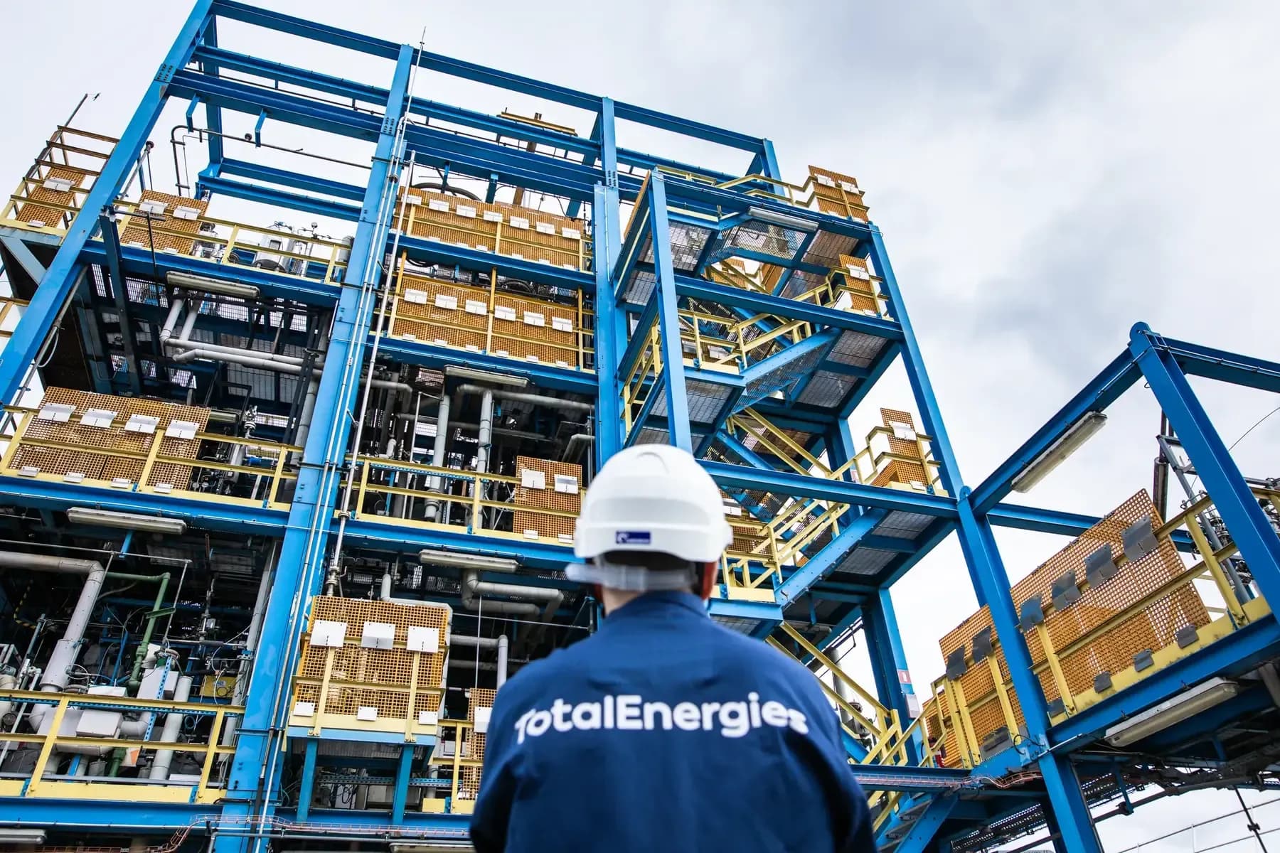 Synova : l'usine qui transforme les plastique issus de VHU en pièces automobiles neuves Synova : l'usine qui transforme les plastique issus de VHU en pièces automobiles neuves